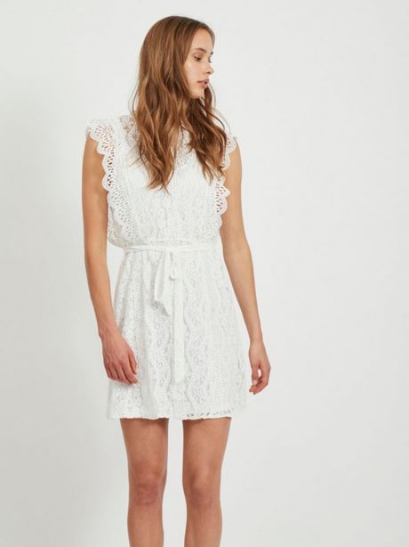 Witte geborduurde jurk