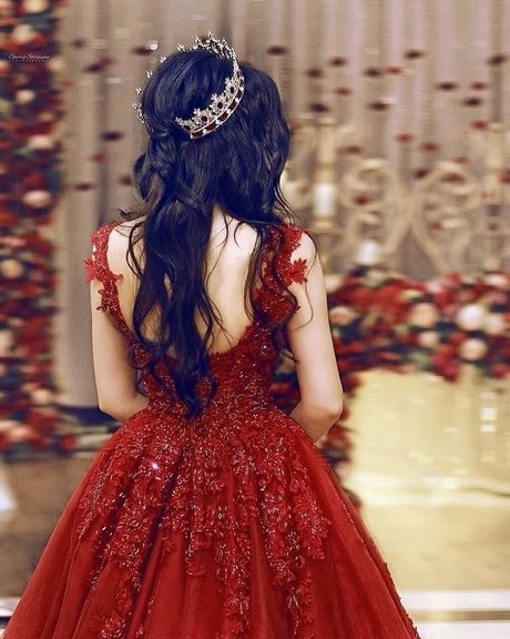 Meisje in rode jurk