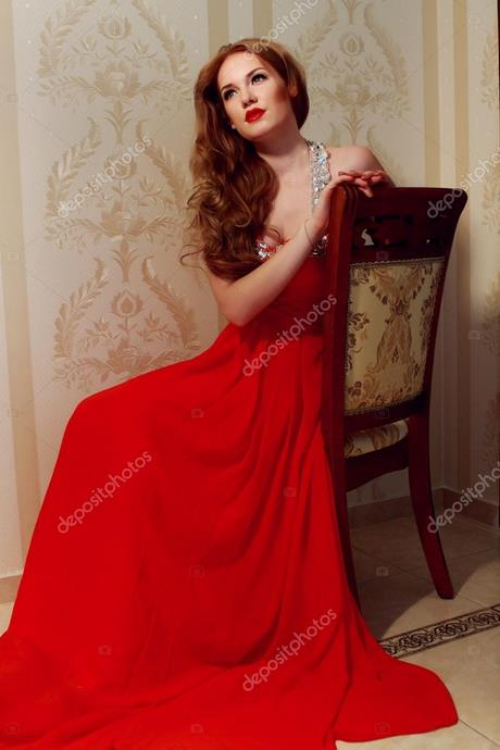 Meisje in rode jurk