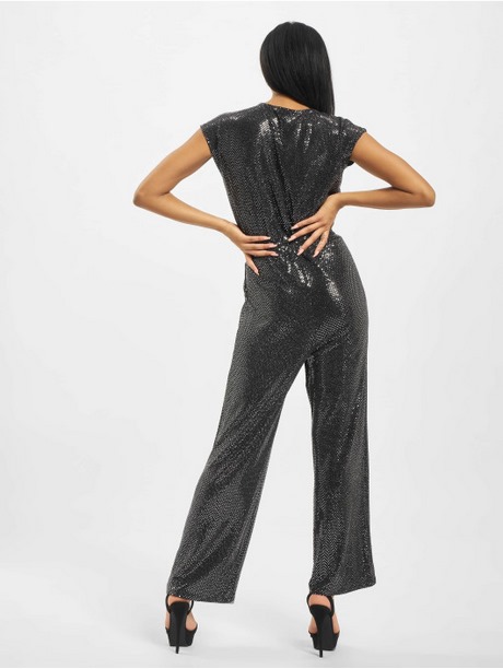 Welke schoenen onder zwarte jumpsuit