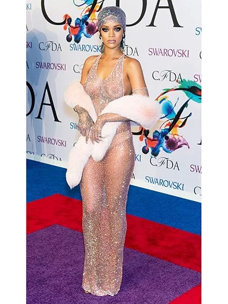 Rihanna 2023 cfda jurk