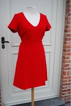 Rode jurk v hals