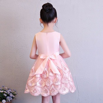 Roze jurk meisje